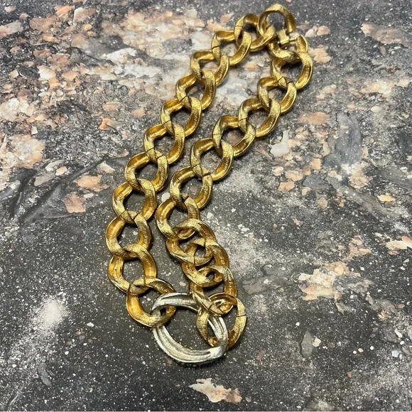 Vintage Chunky Gold Tone Designer Lookalike Necklace - Picture 9 of 11